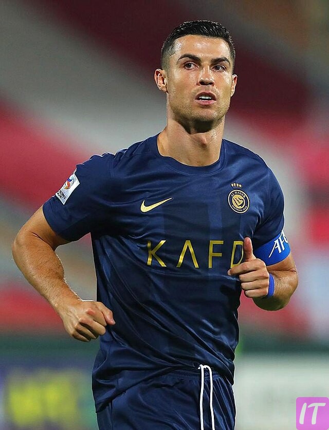 Cristiano Ronaldo World: Revealing Weight, Age, Wife, Biography, Family & Facts