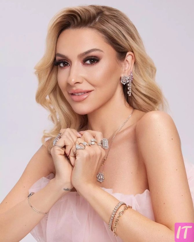 Hadise Açıkgöz ,Türk Müzisyen,Kilo, Yaş, Kocası, Biyografi, Aile Ve Gerçekler (TURKISH)